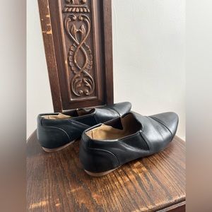 Poppy Barley Flats in Black
